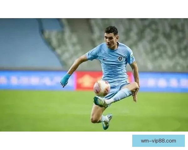 国少助教推搡16岁留洋新星并追骂 球迷要求严惩开除